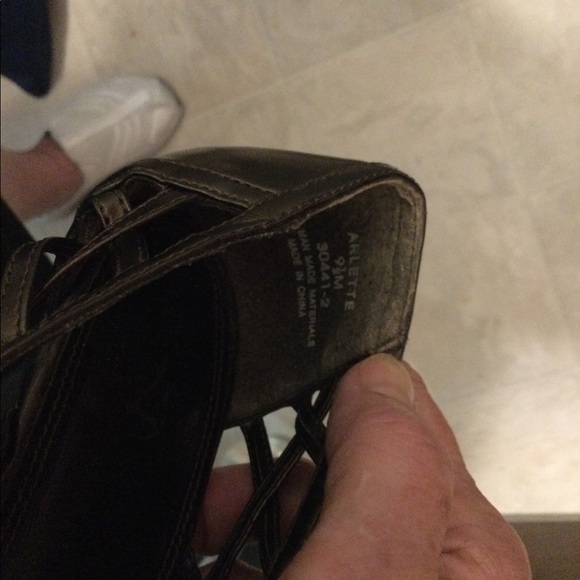 Arlette Strappy bronze-brown heels. Size 9 1/2. - Picture 7 of 7